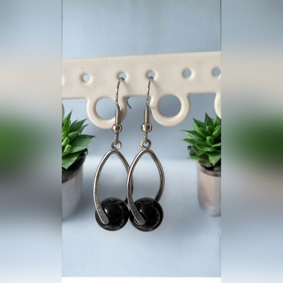 Fashion Elegant Silver and Black Earrings (EUC) - Picture 2 of 3